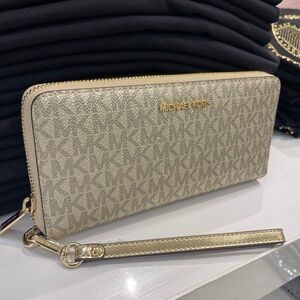 MICHAEL KORS Jet Set Large Metallic Signature Logo Continental Wallet Wristlet